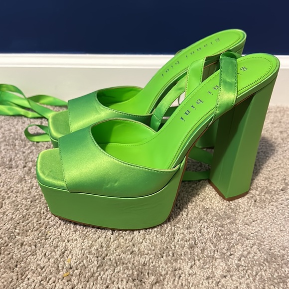Gianni Bini Lime Platform Heel - Picture 4 of 7